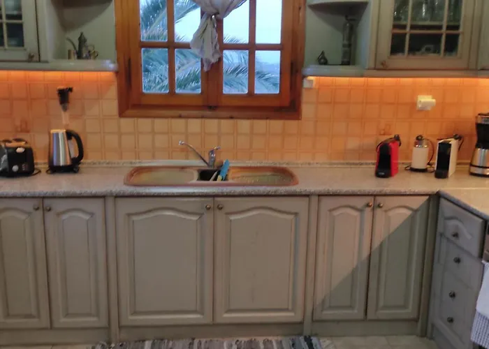 Дом отдыха Zephyrus Sunset House. Amazing View And Privacy! Agkidia